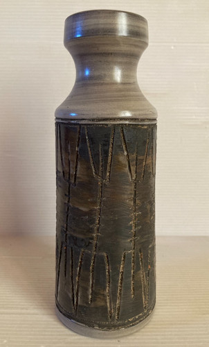 Vase céramique décor incisé